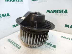 Usados Motor de ventilador de calefactor Lancia Delta (836) 1.9 TDS HPE Precio € 25,00 Norma de margen ofrecido por Maresia Parts