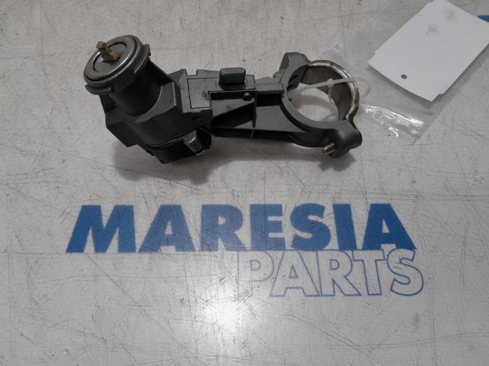 Używane Stacyjka + Kluczyk Alfa Romeo MiTo (955) 1.4 Turbo Multi Air 16V Cena € 25,00 Procedura marży oferowane przez Maresia Parts