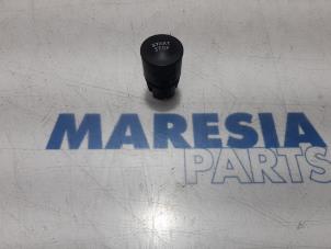 Used Start/stop switch Renault Clio IV Estate/Grandtour (7R) 0.9 Energy TCE 90 12V Price € 9,99 Margin scheme offered by Maresia Parts