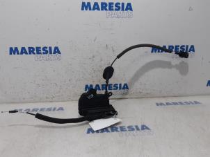 Used Rear door mechanism 4-door, right Renault Clio IV Estate/Grandtour (7R) 0.9 Energy TCE 90 12V Price € 35,00 Margin scheme offered by Maresia Parts
