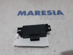 Used PDC Module Renault Clio IV Estate/Grandtour (7R) 0.9 Energy TCE 90 12V Price € 35,00 Margin scheme offered by Maresia Parts