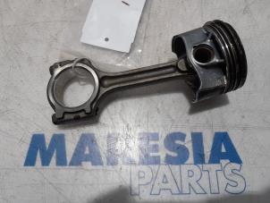 Used Connecting rod Renault Clio IV Estate/Grandtour (7R) 0.9 Energy TCE 90 12V Price € 25,00 Margin scheme offered by Maresia Parts