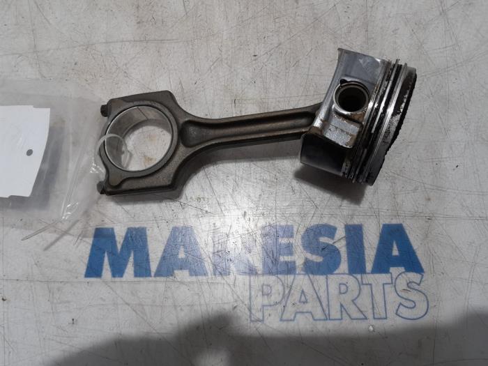 Begagnade Vevstake Peugeot 308 (4A/C) 1.6 16V THP 150 Pris € 50,00 Marginaltabell erbjuds av Maresia Parts