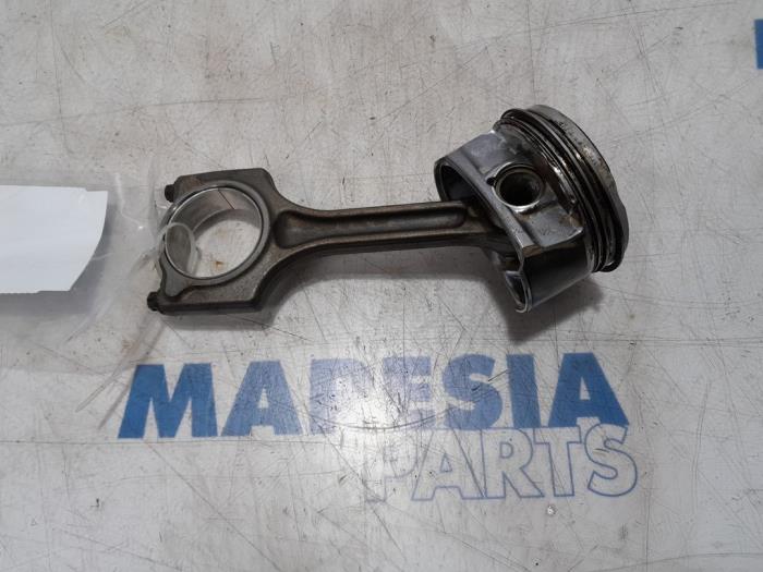 Usados Biela Peugeot 308 (4A/C) 1.6 16V THP 150 Precio € 50,00 Norma de margen ofrecido por Maresia Parts