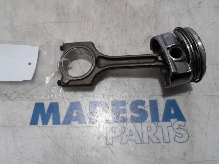 Usados Biela Peugeot 308 (4A/C) 1.6 16V THP 150 Precio € 50,00 Norma de margen ofrecido por Maresia Parts