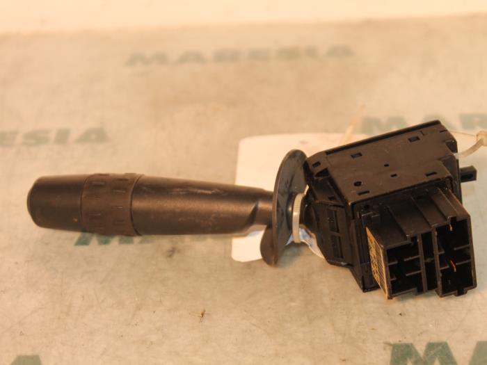 Indicator switch from a Peugeot 806 2.0 SR,SV 1995