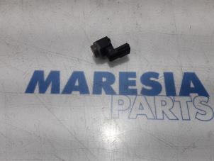 Usagé Capteur PDC Opel Vivaro 1.6 CDTI 90 Prix € 24,20 Prix TTC proposé par Maresia Parts