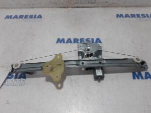 Used Window mechanism 4-door, front left Renault Clio IV Estate/Grandtour (7R) 0.9 Energy TCE 90 12V Price € 20,00 Margin scheme offered by Maresia Parts