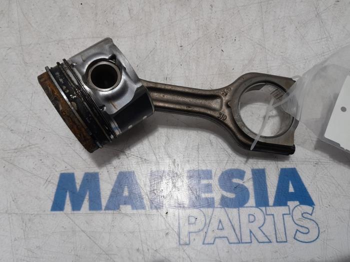 Usados Pistón Citroen C4 Picasso (3D/3E) 1.6 BlueHDI 115 Precio € 131,25 Norma de margen ofrecido por Maresia Parts