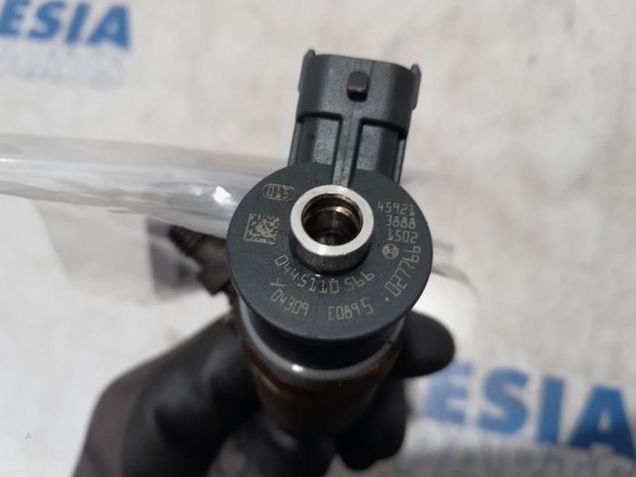Injector (diesel) from a Citroën C4 Cactus (0B/0P) 1.6 Blue Hdi 100 2017