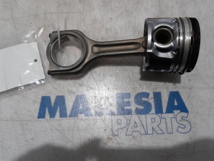 Used Piston Citroen C4 Cactus (0B/0P) 1.6 Blue Hdi 100 Price € 75,00 Margin scheme offered by Maresia Parts