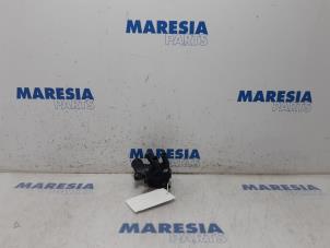 Used Thermostat housing Renault Clio IV (5R) 1.2 TCE 16V GT EDC Price € 45,00 Margin scheme offered by Maresia Parts