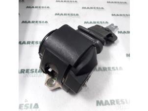 Used Rear seatbelt, centre Fiat Punto II (188) 1.2 60 S Price € 35,00 Margin scheme offered by Maresia Parts