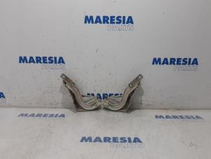 Used Bonnet Hinge Alfa Romeo MiTo (955) 1.4 Turbo Multi Air 16V Price € 30,00 Margin scheme offered by Maresia Parts