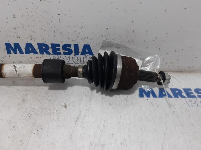 Front drive shaft, left from a Renault Megane IV (RFBB) 1.2 Energy TCE 130 2016
