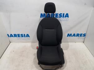 Używane Fotel lewy Peugeot 208 I (CA/CC/CK/CL) 1.0 Vti 12V PureTech Cena € 124,95 Procedura marży oferowane przez Maresia Parts