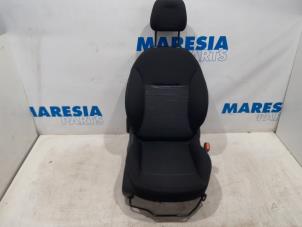 Używane Fotel prawy Peugeot 208 I (CA/CC/CK/CL) 1.0 Vti 12V PureTech Cena € 105,00 Procedura marży oferowane przez Maresia Parts