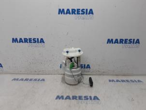 Used Electric fuel pump Renault Clio IV Estate/Grandtour (7R) 0.9 Energy TCE 90 12V Price € 40,00 Margin scheme offered by Maresia Parts