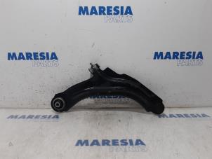 Used Front lower wishbone, left Renault Clio IV Estate/Grandtour (7R) 0.9 Energy TCE 90 12V Price € 20,00 Margin scheme offered by Maresia Parts