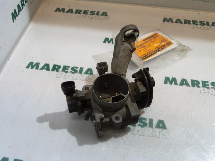 Begagnade Spjällhus Renault Clio (B/C57/357/557/577) 1.2 Eco Kat. Pris € 50,00 Marginaltabell erbjuds av Maresia Parts