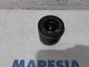 Piston d'un Peugeot Boxer (U9) 2.2 HDi 110 Euro 5 2016