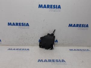 Usagé Porte fusible Citroen C3 (SC) 1.2 VTi 82 12V Prix € 40,00 Règlement à la marge proposé par Maresia Parts