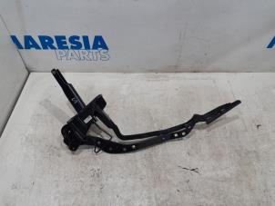 Used Convertible top hinge Peugeot 207 CC (WB) 1.6 16V Price € 157,50 Margin scheme offered by Maresia Parts