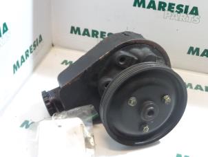 Used Power steering pump Renault Megane Scénic (JA) 1.6 RT Price € 50,00 Margin scheme offered by Maresia Parts