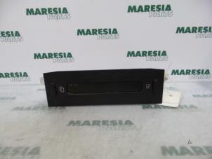 Used Interior display Peugeot Partner 2.0 HDI Price € 15,00 Margin scheme offered by Maresia Parts