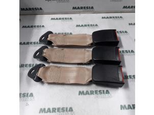 Usagé Insertion ceinture de sécurité arrière centre Peugeot 206 (2A/C/H/J/S) 1.6 XS,XT Prix € 60,00 Règlement à la marge proposé par Maresia Parts