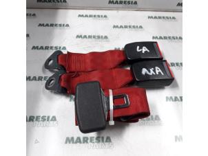 Usagé Insertion ceinture de sécurité arrière centre Peugeot 106 I 1.3 Rallye Prix € 30,00 Règlement à la marge proposé par Maresia Parts