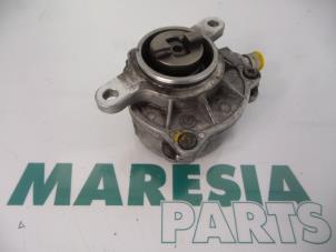 Used Vacuum pump (diesel) Renault Master III (FD/HD) 2.5 dCi 16V Price € 60,50 Inclusive VAT offered by Maresia Parts