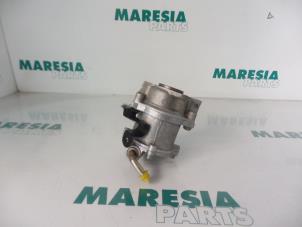 Used Vacuum pump (diesel) Renault R19 Price € 25,00 Margin scheme offered by Maresia Parts