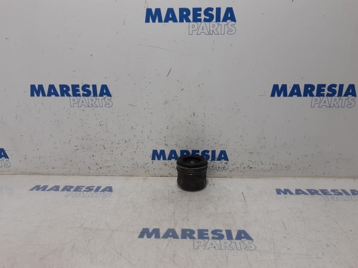 Usagé Piston Peugeot 508 SW (8E/8U) 2.0 HDiF 16V Autom. Prix € 30,00 Règlement à la marge proposé par Maresia Parts