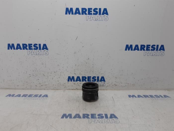 Usagé Piston Peugeot 508 SW (8E/8U) 2.0 HDiF 16V Autom. Prix € 30,00 Règlement à la marge proposé par Maresia Parts