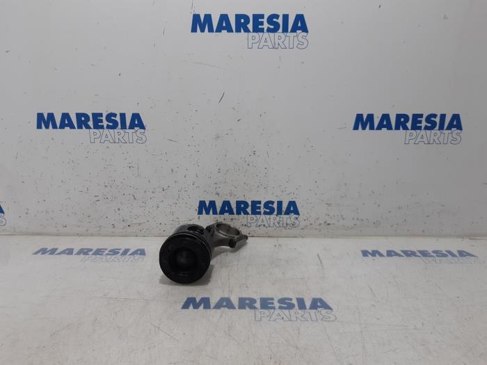 Usados Pistón Peugeot 508 SW (8E/8U) 2.0 HDiF 16V Autom. Precio € 75,00 Norma de margen ofrecido por Maresia Parts