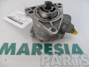 Używane Pompa prózniowa (Diesel) Fiat Bravo (182A) 1.9 TDS SX,ELX 100 Cena € 35,00 Procedura marży oferowane przez Maresia Parts