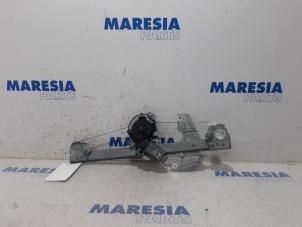 Używane Mechanizm szyby lewej przedniej wersja 4-drzwiowa Citroen C1 1.0 12V Cena € 29,99 Procedura marży oferowane przez Maresia Parts