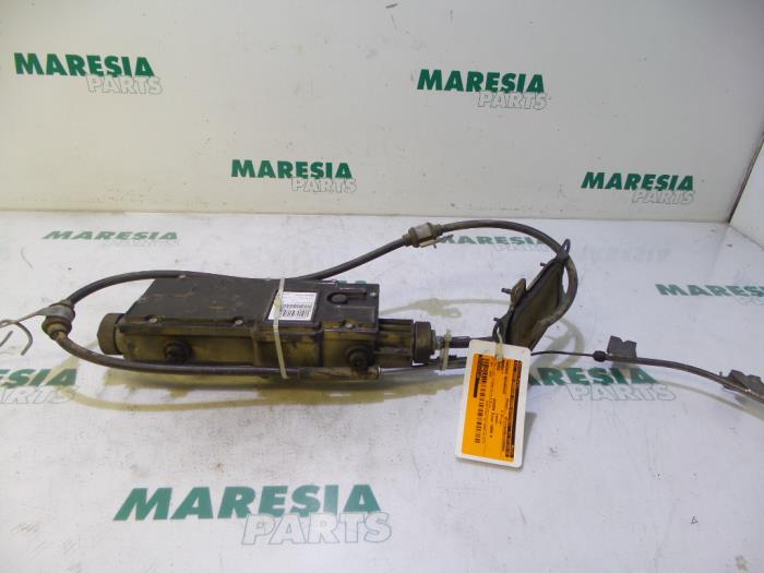 Parking brake mechanism Renault Koleos I 2.5 16V 1022010121A 2TR70