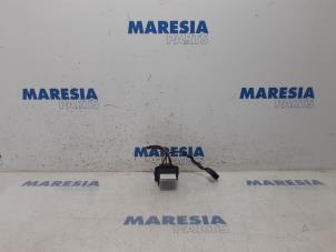 Used Heater resistor Peugeot 207 CC (WB) 1.6 HDiF 16V Price € 20,00 Margin scheme offered by Maresia Parts