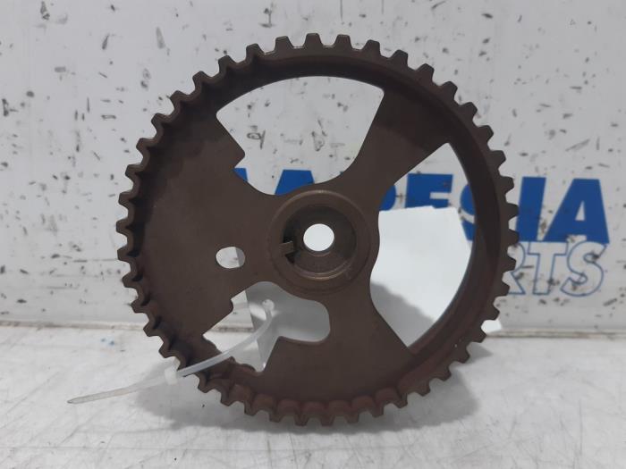 Camshaft sprocket from a Citroën C4 Grand Picasso (3A) 1.6 BlueHDI 120 2015