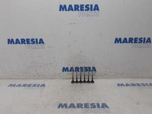 Used Exhaust valve Peugeot Expert (G9) 2.0 HDi 140 16V Price € 20,00 Margin scheme offered by Maresia Parts