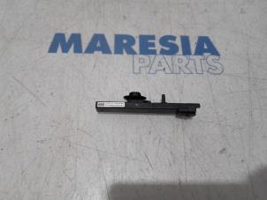 Used Antenna Amplifier Peugeot Expert (VA/VB/VE/VF/VY) 2.0 Blue HDi 180 16V Price € 18,15 Inclusive VAT offered by Maresia Parts