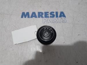 Używane Przelacznik pozycji automatycznej skrzyni biegów Peugeot Expert (VA/VB/VE/VF/VY) 2.0 Blue HDi 180 16V Cena € 60,50 Z VAT oferowane przez Maresia Parts