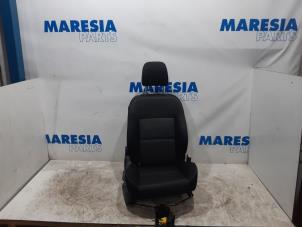 Used Seat, right Peugeot 207 CC (WB) 1.6 16V Price € 105,00 Margin scheme offered by Maresia Parts