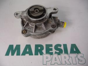 Used Vacuum pump (diesel) Opel Movano (4A1; 4A2; 4B2; 4B3; 4C2; 4C3) 2.5 CDTI Price € 60,50 Inclusive VAT offered by Maresia Parts