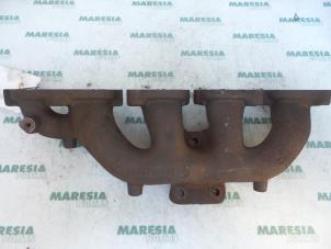 Used Exhaust manifold Opel Movano (4A1; 4A2; 4B2; 4B3; 4C2; 4C3) 2.5 CDTI Price € 90,75 Inclusive VAT offered by Maresia Parts