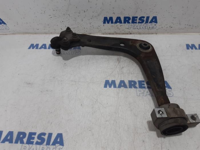 Front lower wishbone, right from a Peugeot 508 SW (8E/8U) 1.6 e-HDi 16V 2012