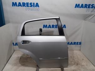 Używane Drzwi prawe tylne wersja 4-drzwiowa Fiat Punto Evo (199) 1.4 Cena € 105,00 Procedura marży oferowane przez Maresia Parts