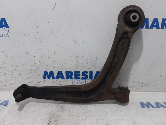 Front lower wishbone, right from a Fiat 500 (312) 1.2 69 2008